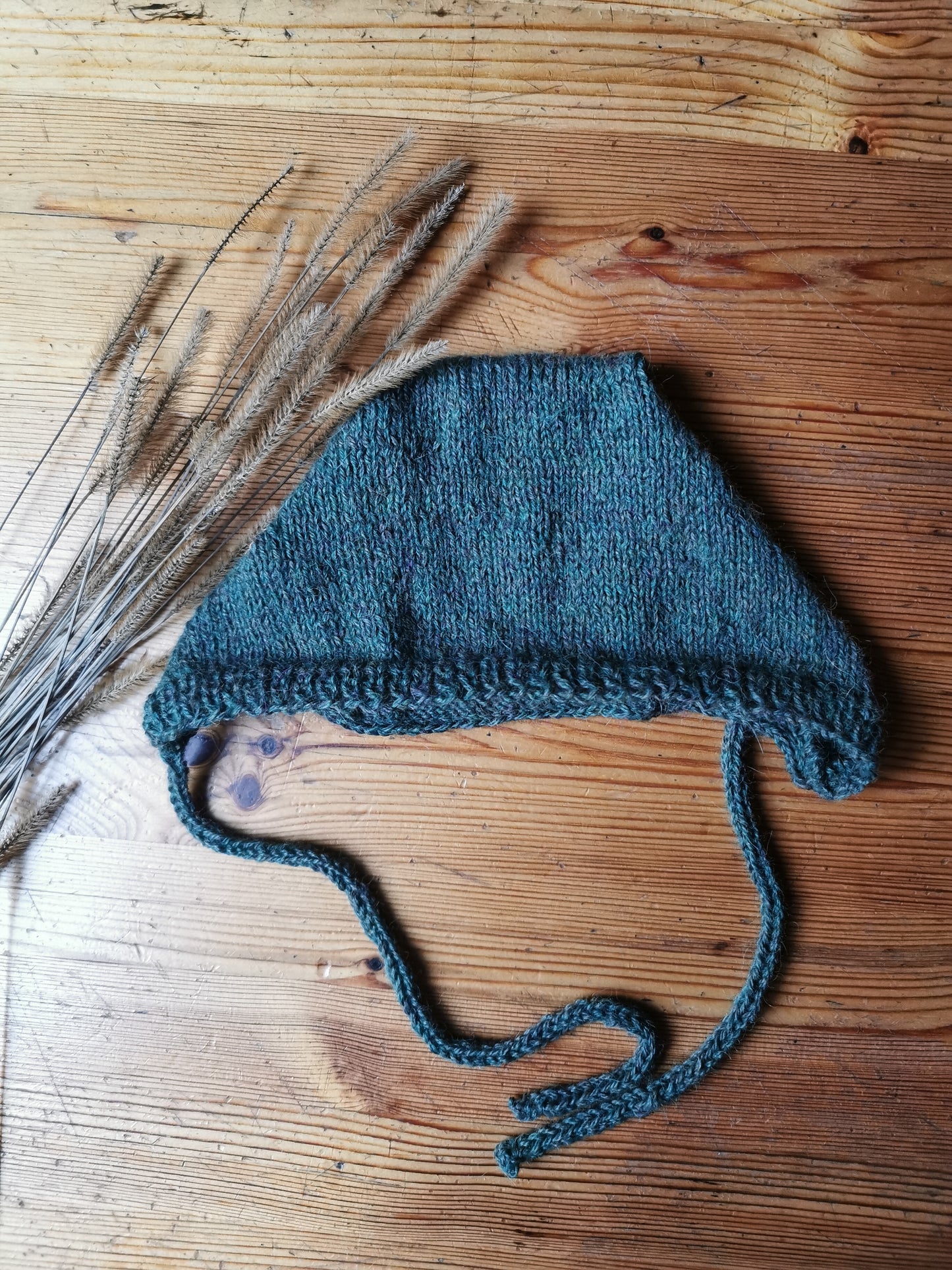 handgestrickte Mütze aus Alpaka wolle handbestickt